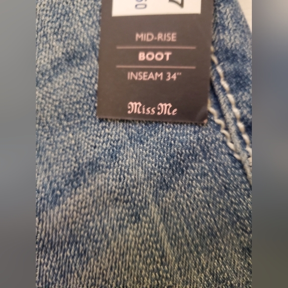 NWT - Miss Me Jeans. Size 27. - Picture 3 of 4